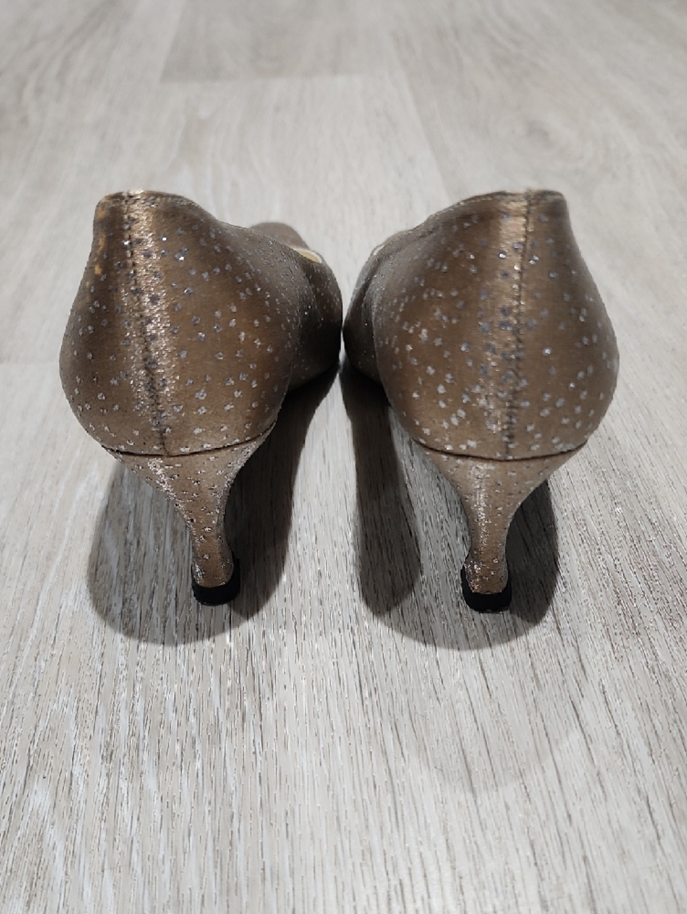 Stuart Weitzman Gold Glitter Mid Kitten Heel Pumps 8 - Picture 5 of 9